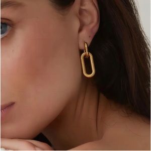 U-shape Hoop Earrings 18k gold plated stainless steel